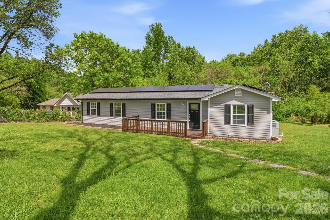 219 Breezewood Dr., Charlotte, NC 28262