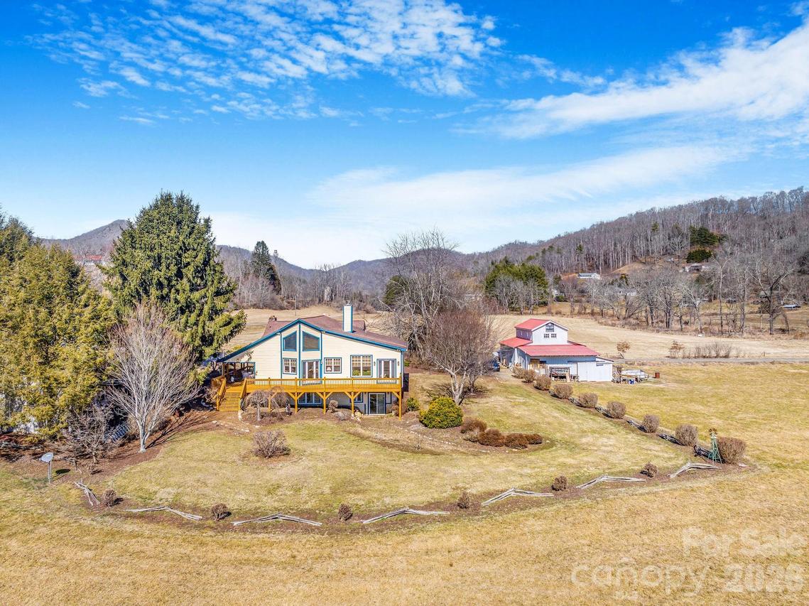 22 Mountain Spring Ln., Canton, NC 28716