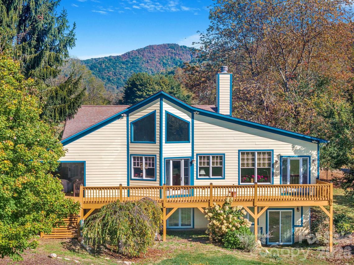 22 Mountain Spring Ln., Canton, NC 28716