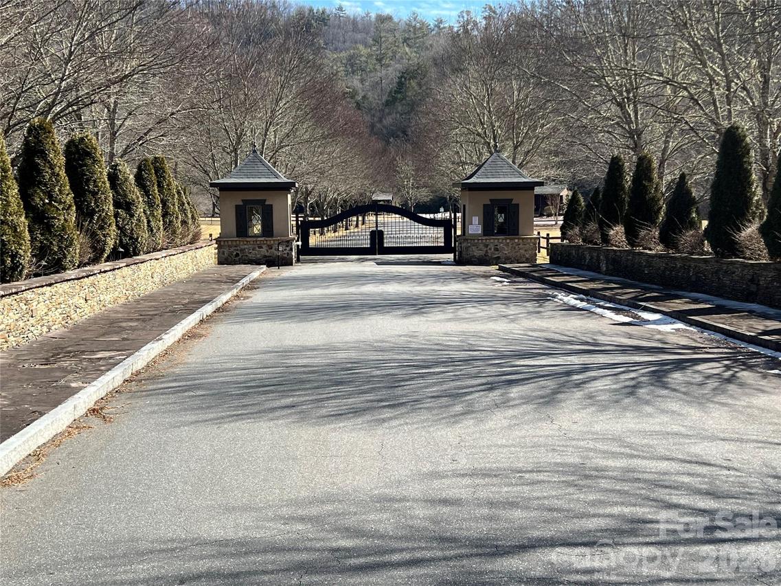 521 Timber Rock Dr., Lenoir, NC 28604