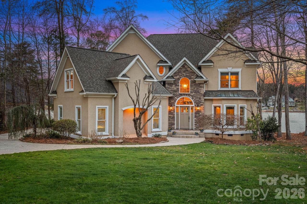 124 Cedar Bluff Ln., Mooresville, NC 28117