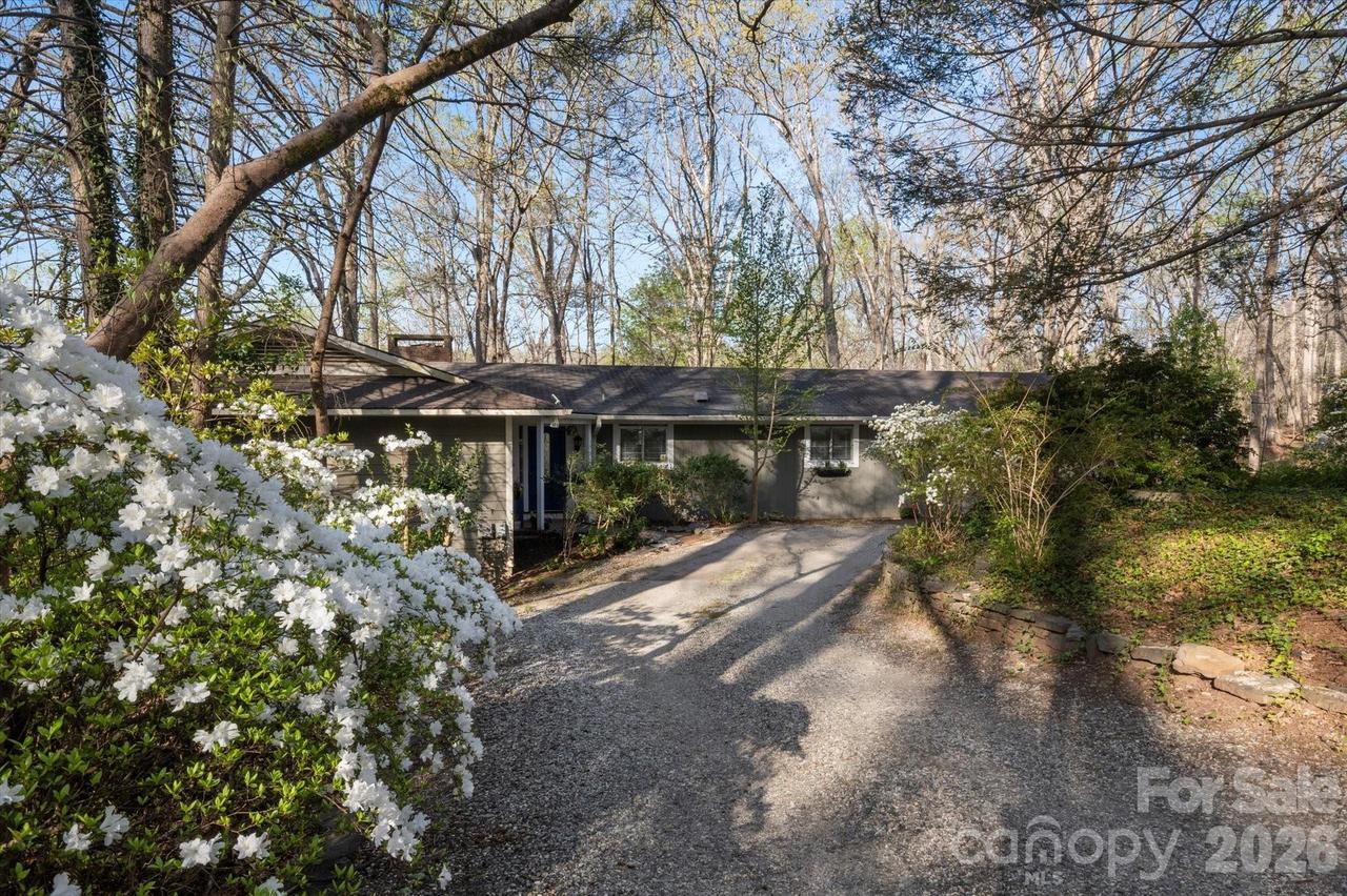 277 Fairlane Rd., Columbus, NC 28722