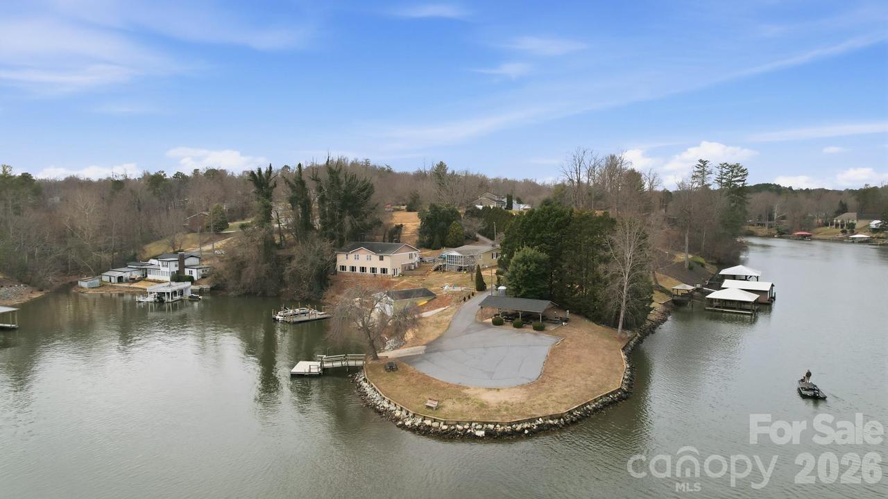 5969 Gold Creek Estate Dr., Hickory, NC 28601