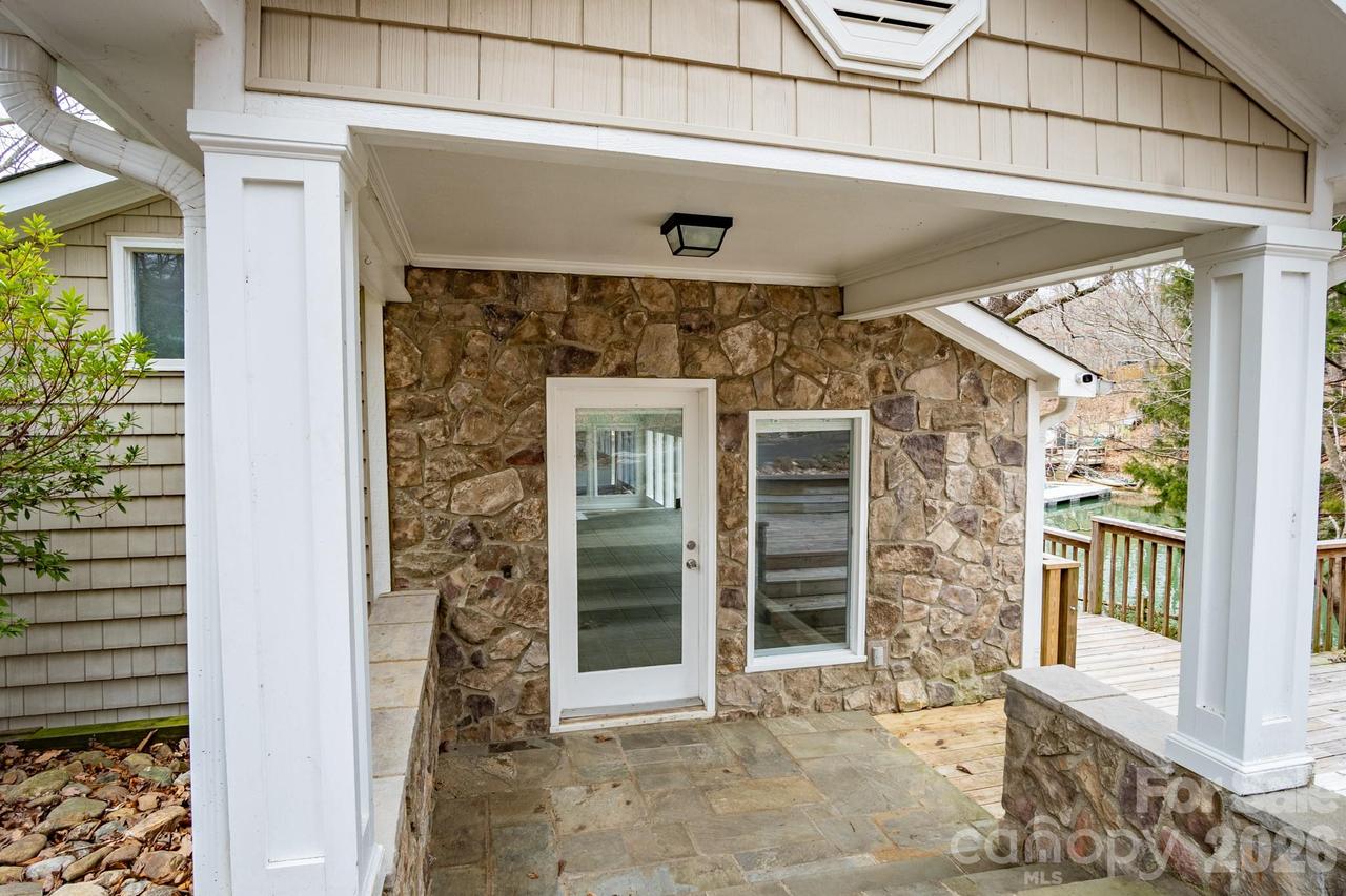 208 Island View Rd., Mount Holly, NC 28120