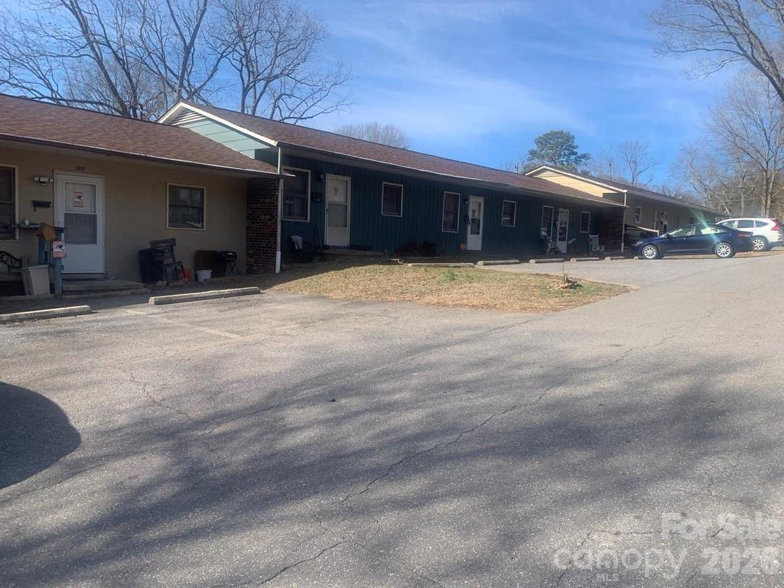1006 3rd St., Hickory, NC 28602