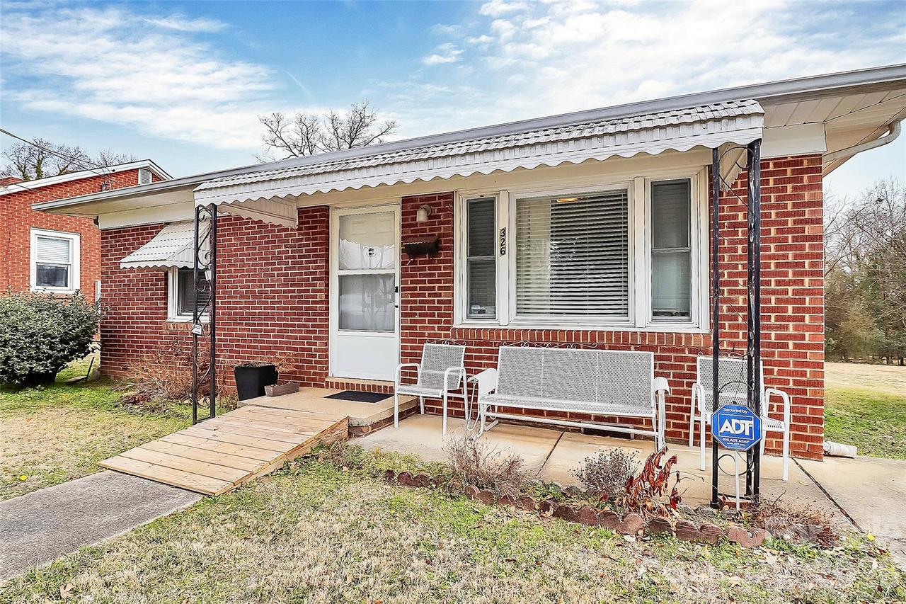326 N Alexander St., Mount Holly, NC 28120