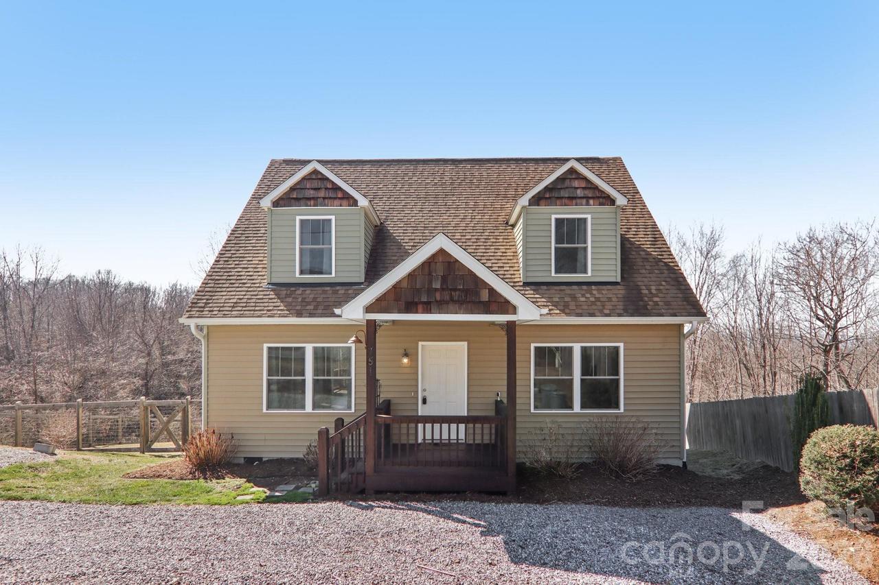751 Hutch Mountain Rd., Fletcher, NC 28732