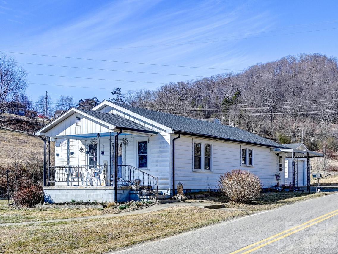 2313 Hyder Mountain Rd., Clyde, NC 28721