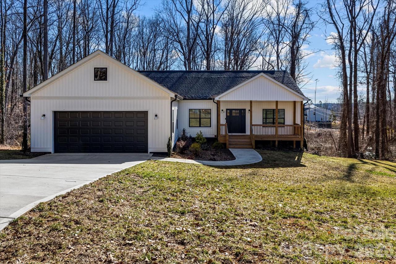 428 Florence Cir., Statesville, NC 28625