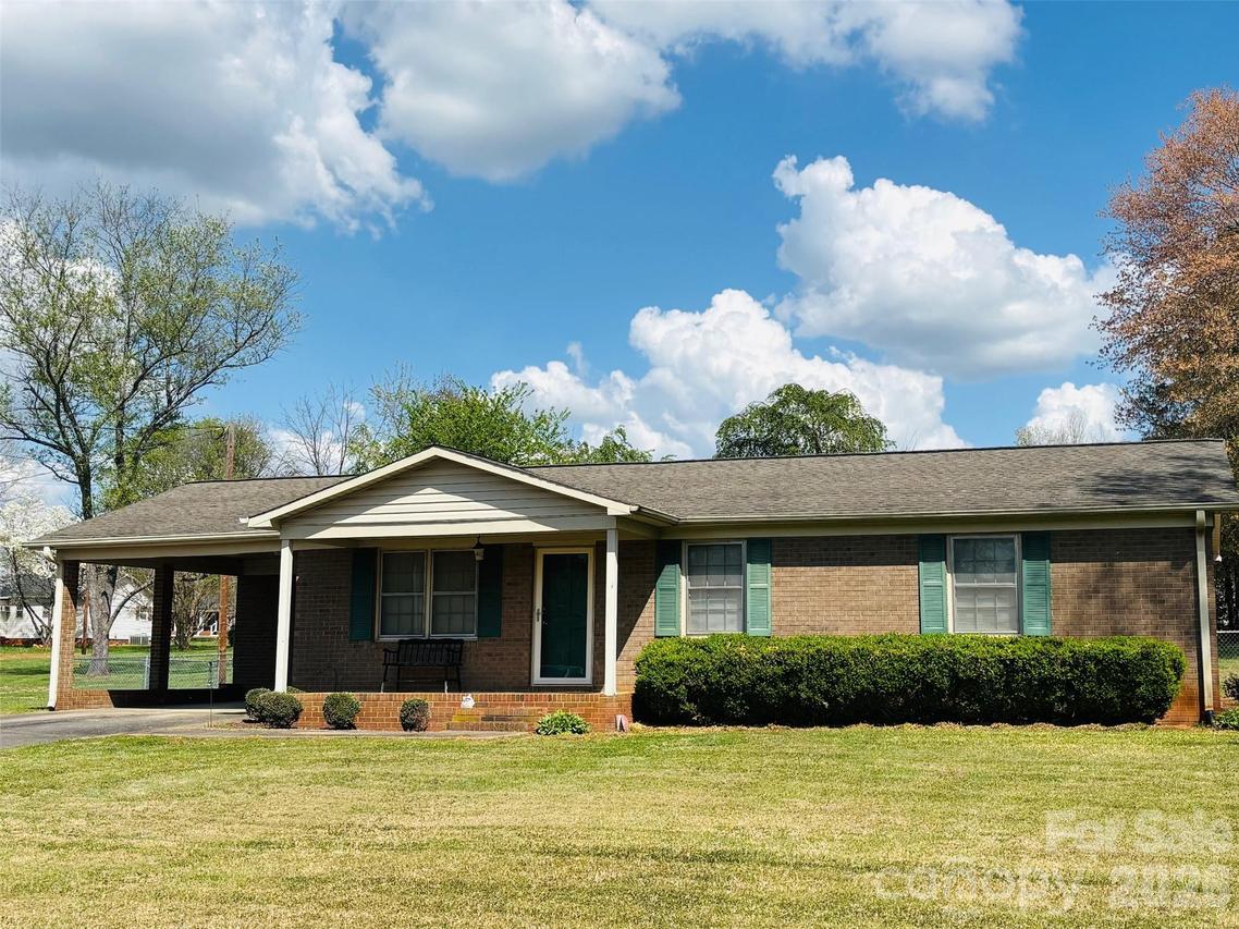 136 Devon Ln., Statesville, NC 28625