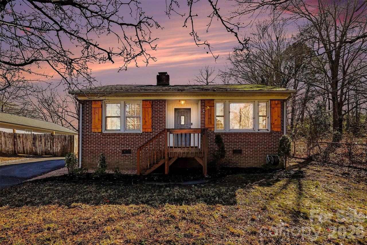 614 N Rhyne St., Gastonia, NC 28054