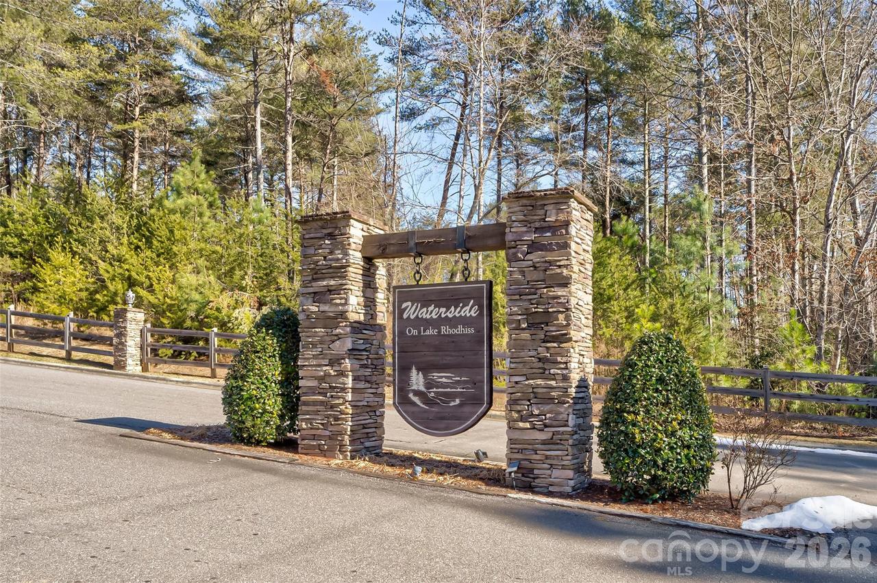 3252 Peninsula Pointe Dr., Valdese, NC 28690