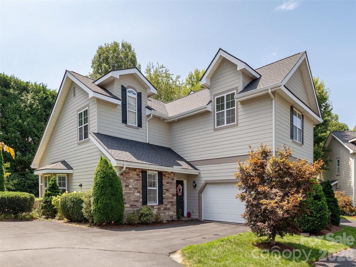 133 Towne Place Dr., Hendersonville, NC 28792