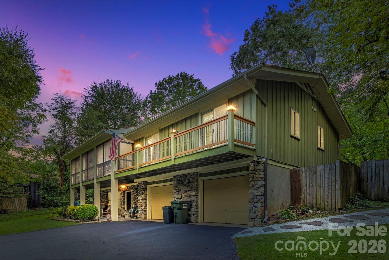 3017 Chestnut Tree Rd., Hendersonville, NC 28792