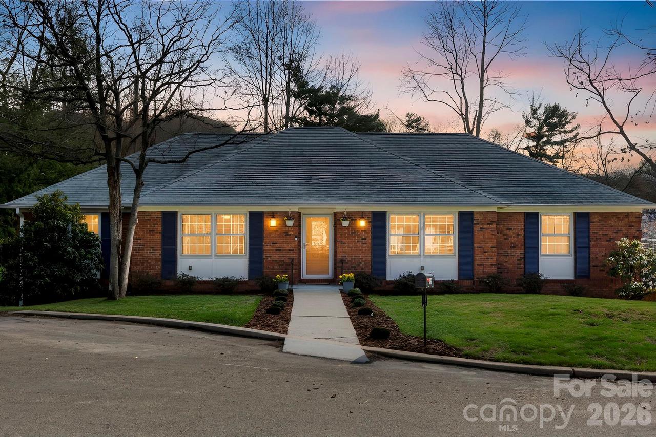 15 Blueberry Hill Rd., Asheville, NC 28804