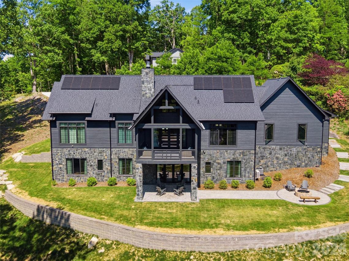 241 Tower Cir., Hendersonville, NC 28739