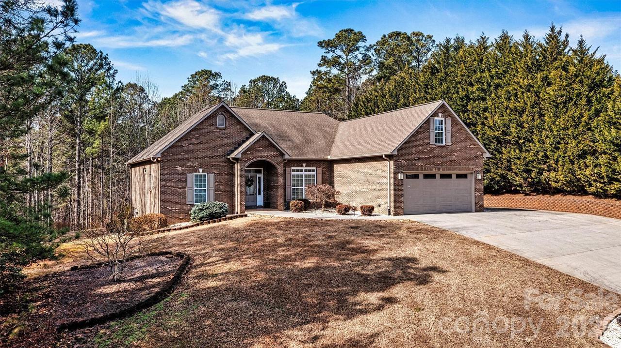 5699 Long Bay Dr., Granite Falls, NC 28630