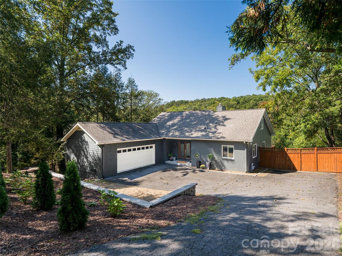 17 Beaverdam Ct., Asheville, NC 28804