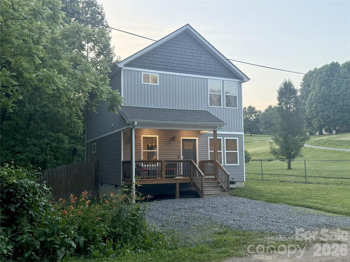 22 Daniel Rd., Asheville, NC 28806