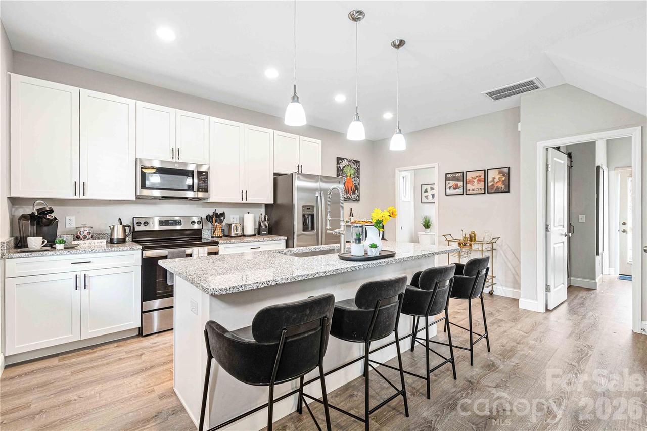 22 Daniel Rd., Asheville, NC 28806