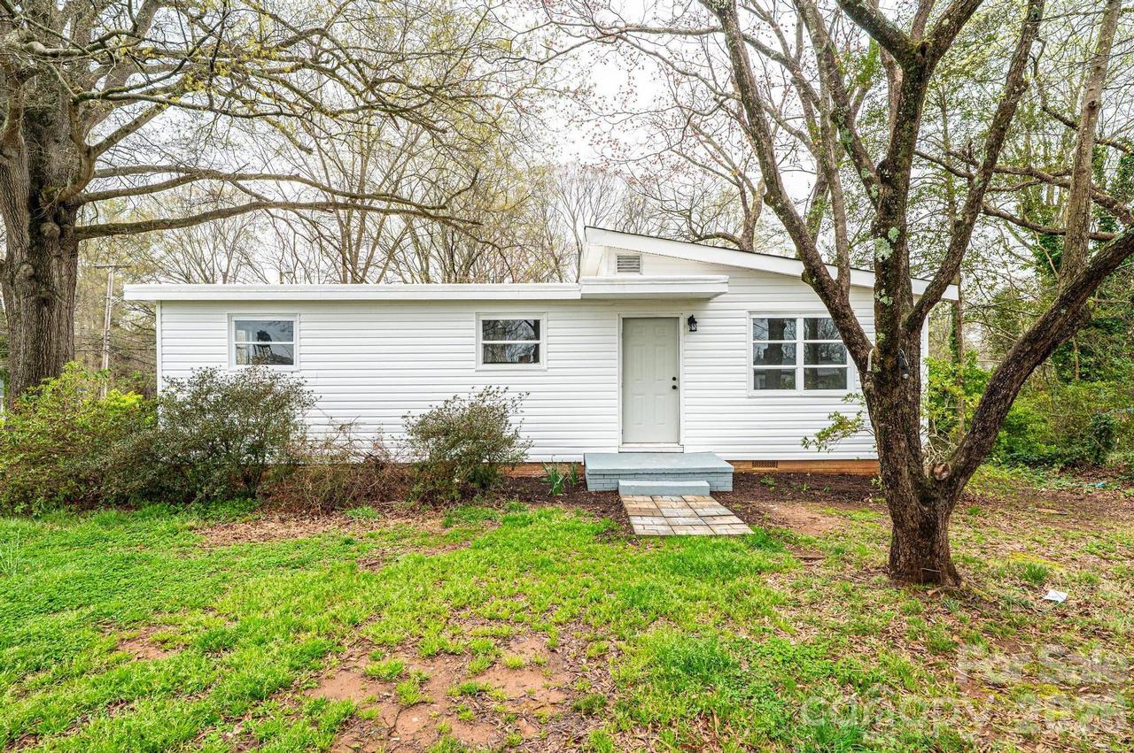 25 N Davis Ave., Newton, NC 28658