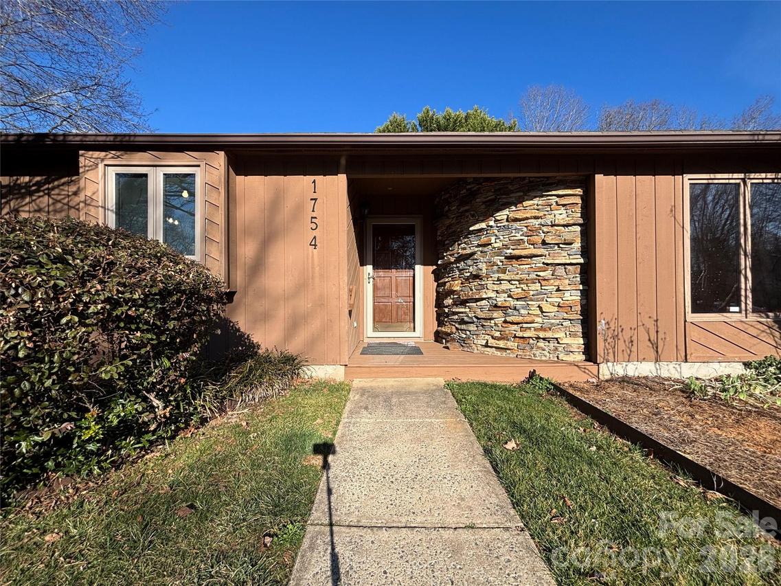 1754 12th St., Hickory, NC 28601
