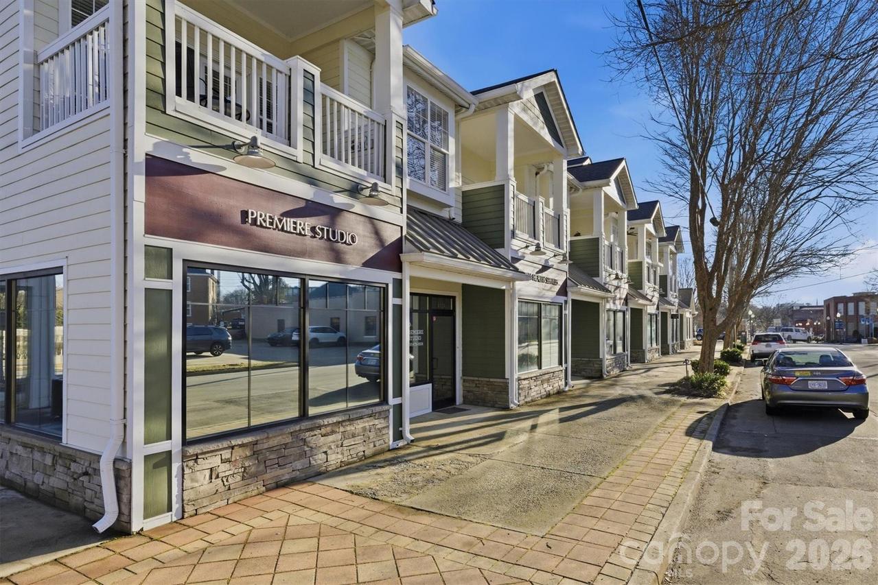 406B E Union St., Morganton, NC 28655