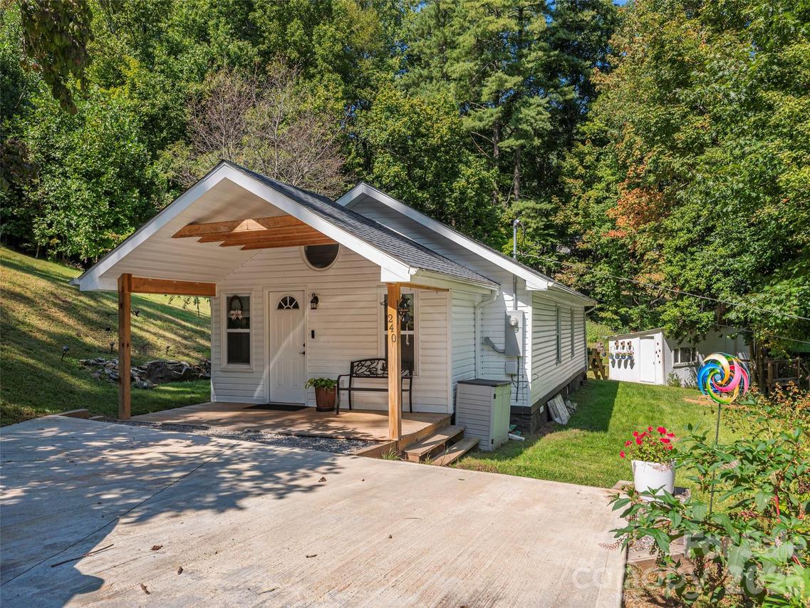 240 Little Cove Rd., Waynesville, NC 28786
