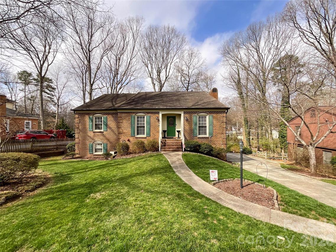 15920 Fieldstone Dr., Matthews, NC 28104