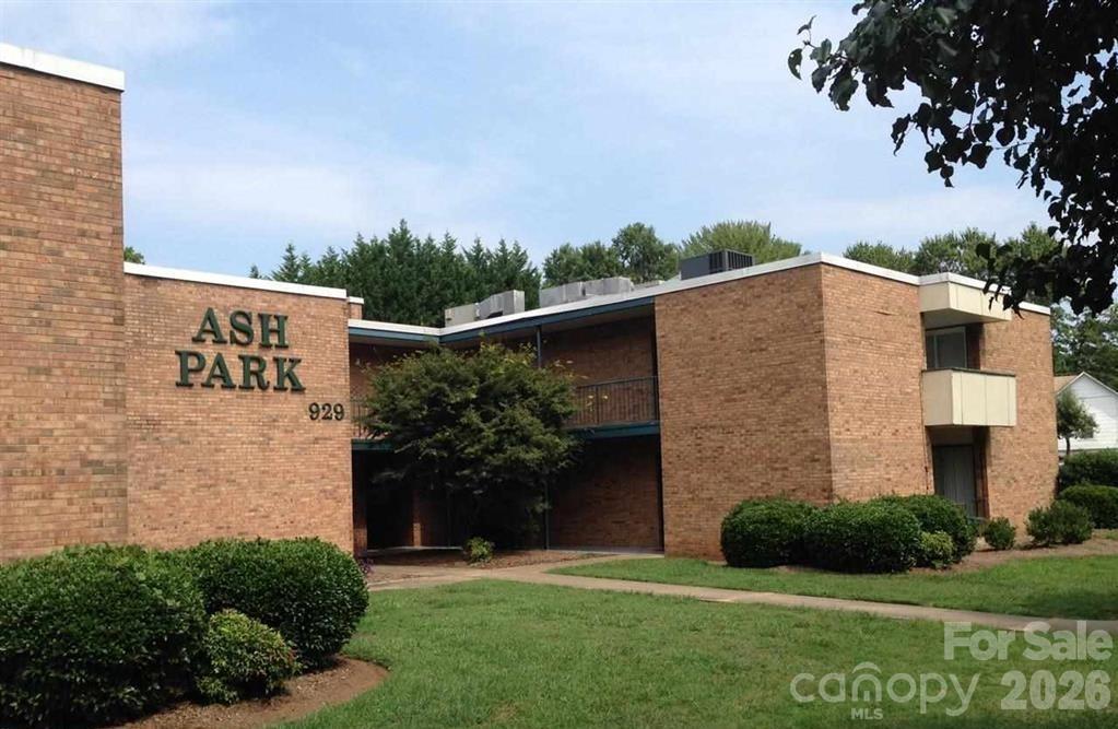 929 4th Street Dr., Hickory, NC 28601