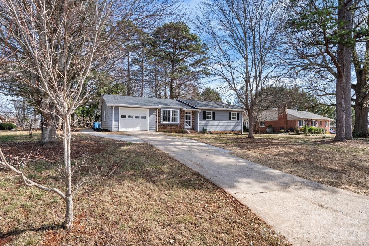 196 25th St., Hickory, NC 28601