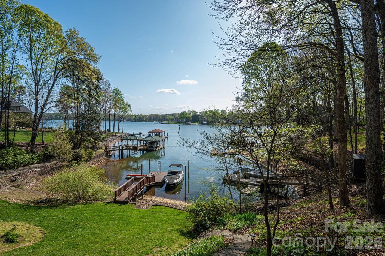 103 Shelter Cove Ln., Mooresville, NC 28117