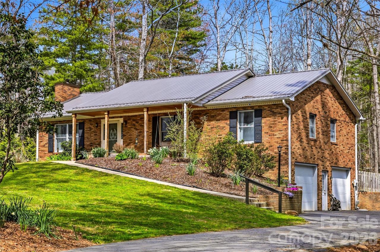 32 W Ashley Pl., Etowah, NC 28729