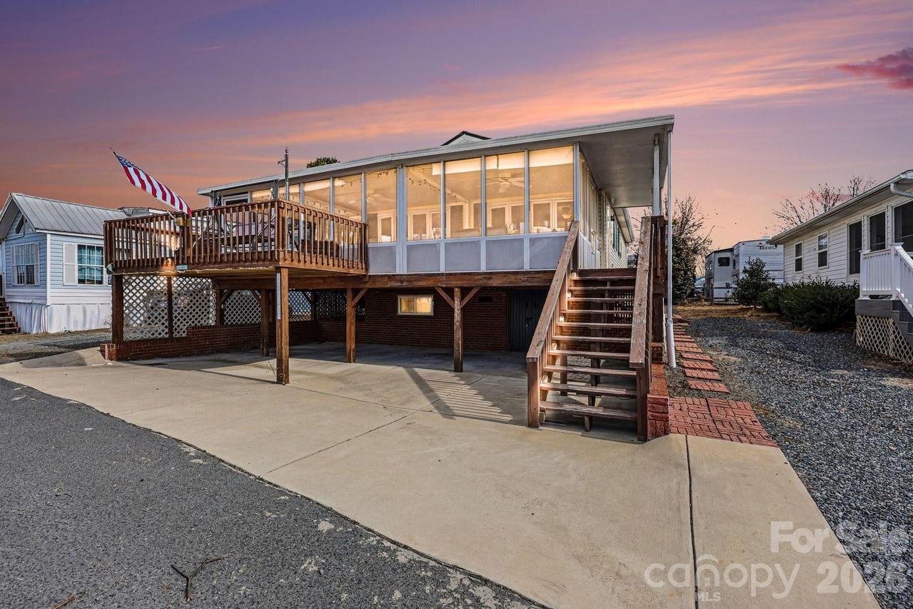 109 Scenic View Dr., New London, NC 28127