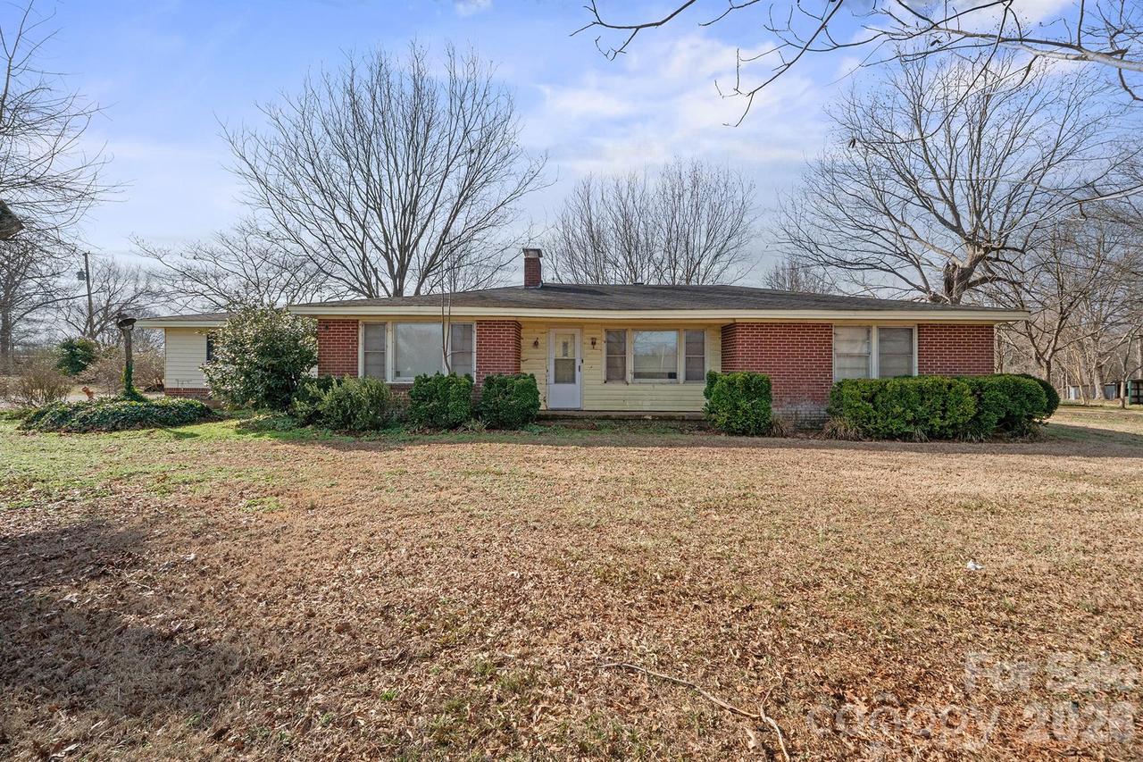 766 Hephzibah Church Rd., Crouse, NC 28033