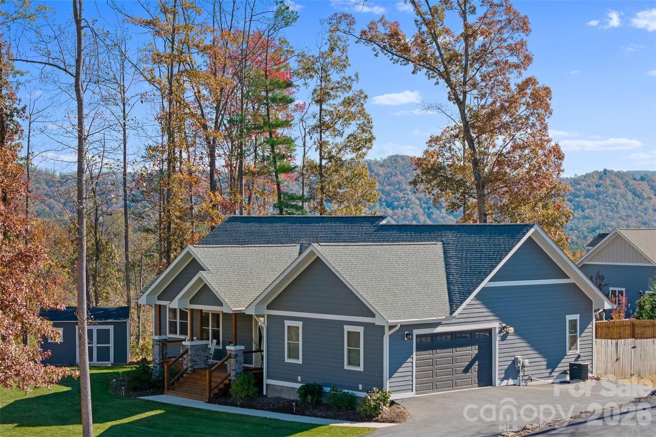 236 Cider Hill Ln., Hendersonville, NC 28792