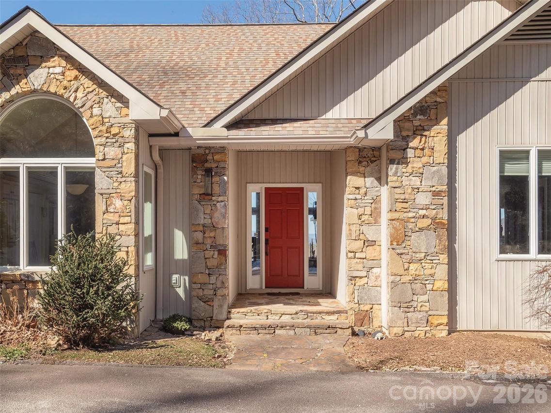 402 Claremont Dr., Flat Rock, NC 28731
