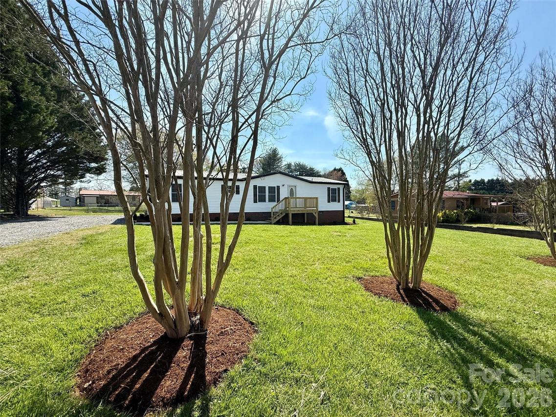 5670 Quailwood Dr., Hickory, NC 28601