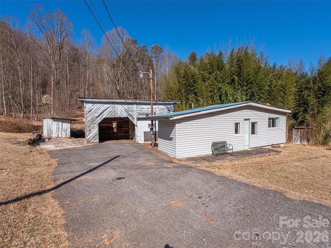 181 Mink Farm Rd., Leicester, NC 28748