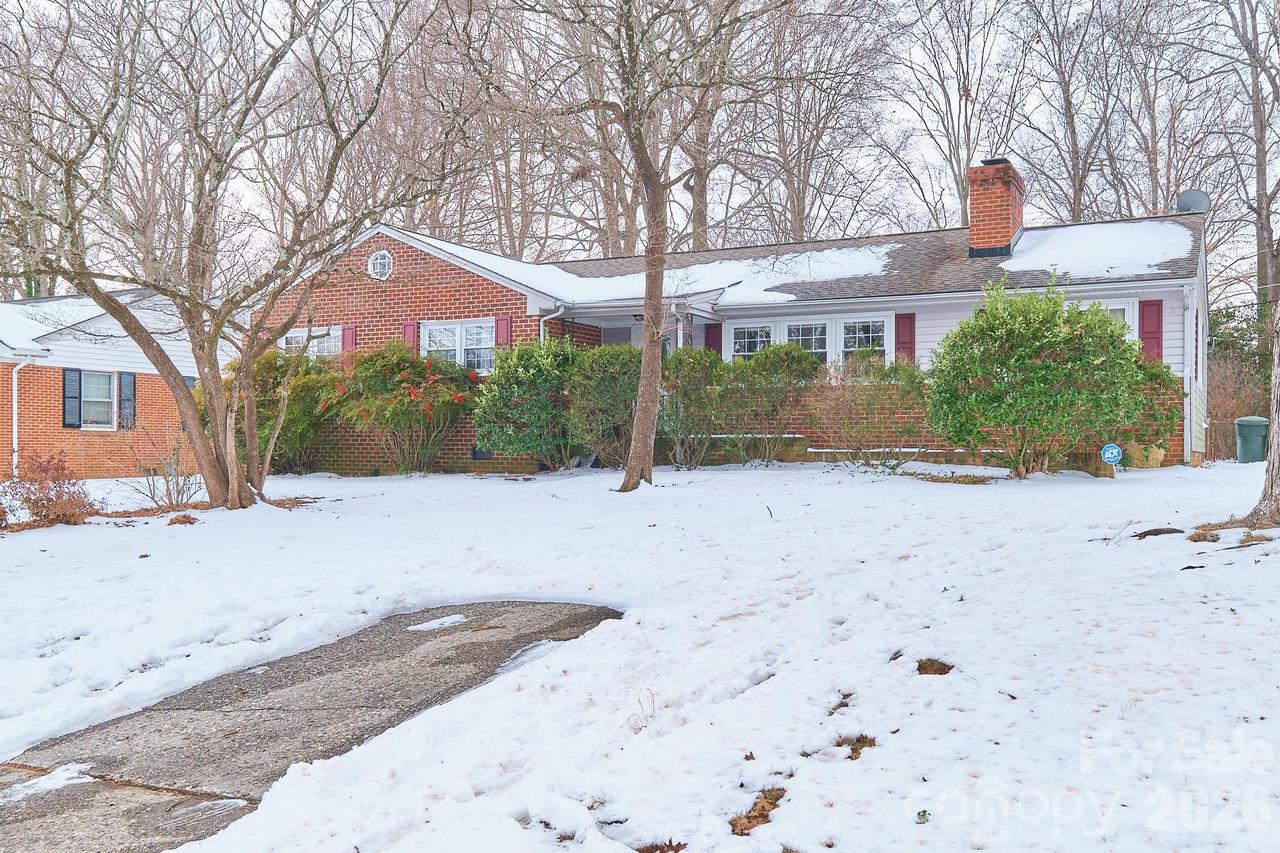 915 Onslow Dr., Greensboro, NC 27408