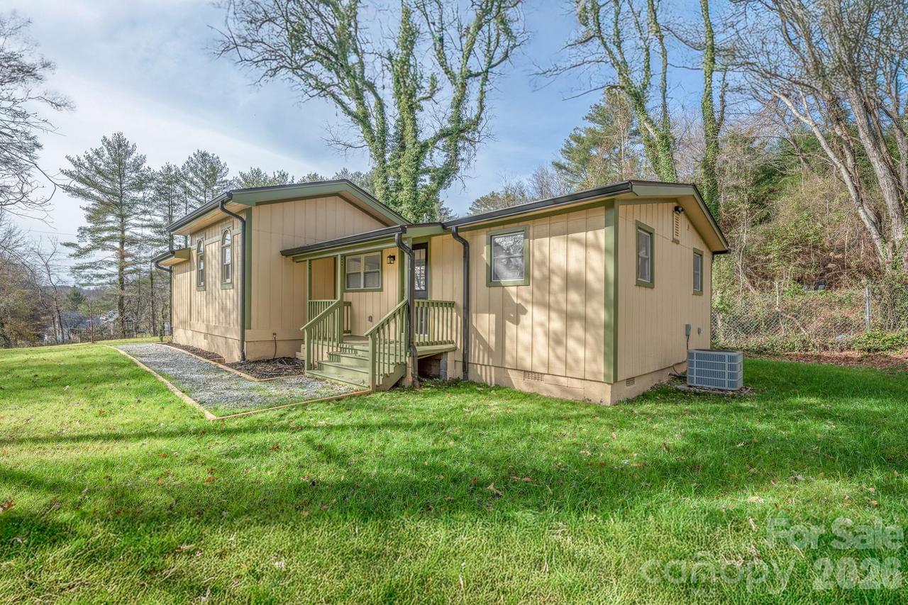 48 Elliott Rd., Brevard, NC 28712