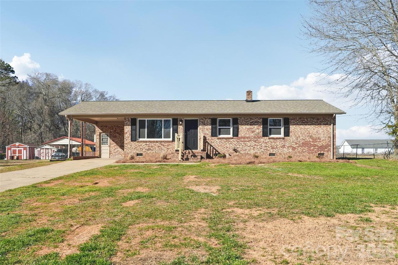 127 Mullinax Dr., Grover, NC 28073