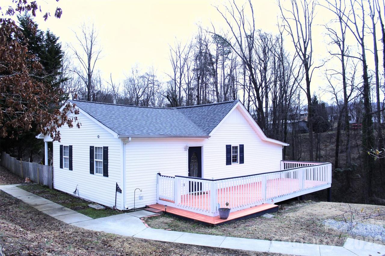 625 Milton Ave., Valdese, NC 28690