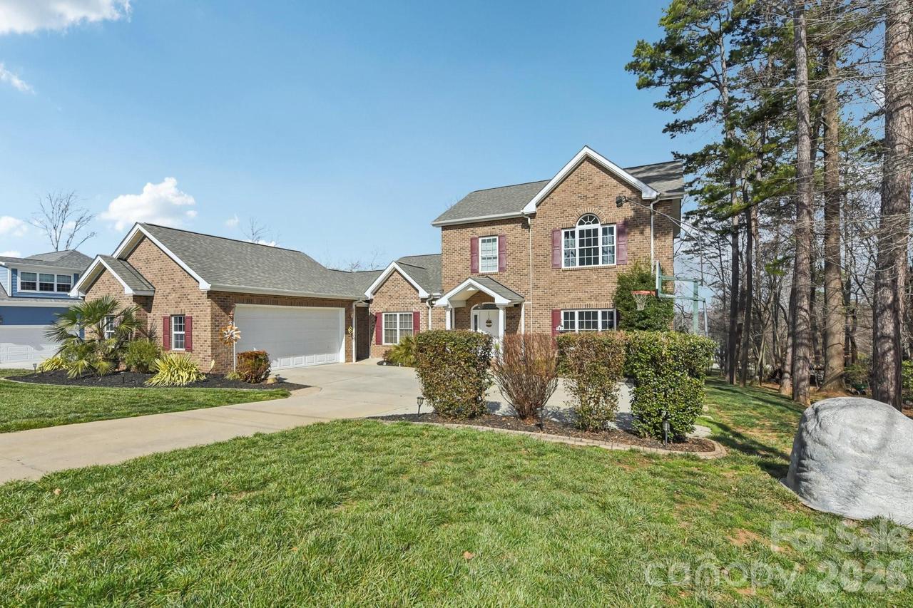 9484 Riviera Dr., Sherrills Ford, NC 28673
