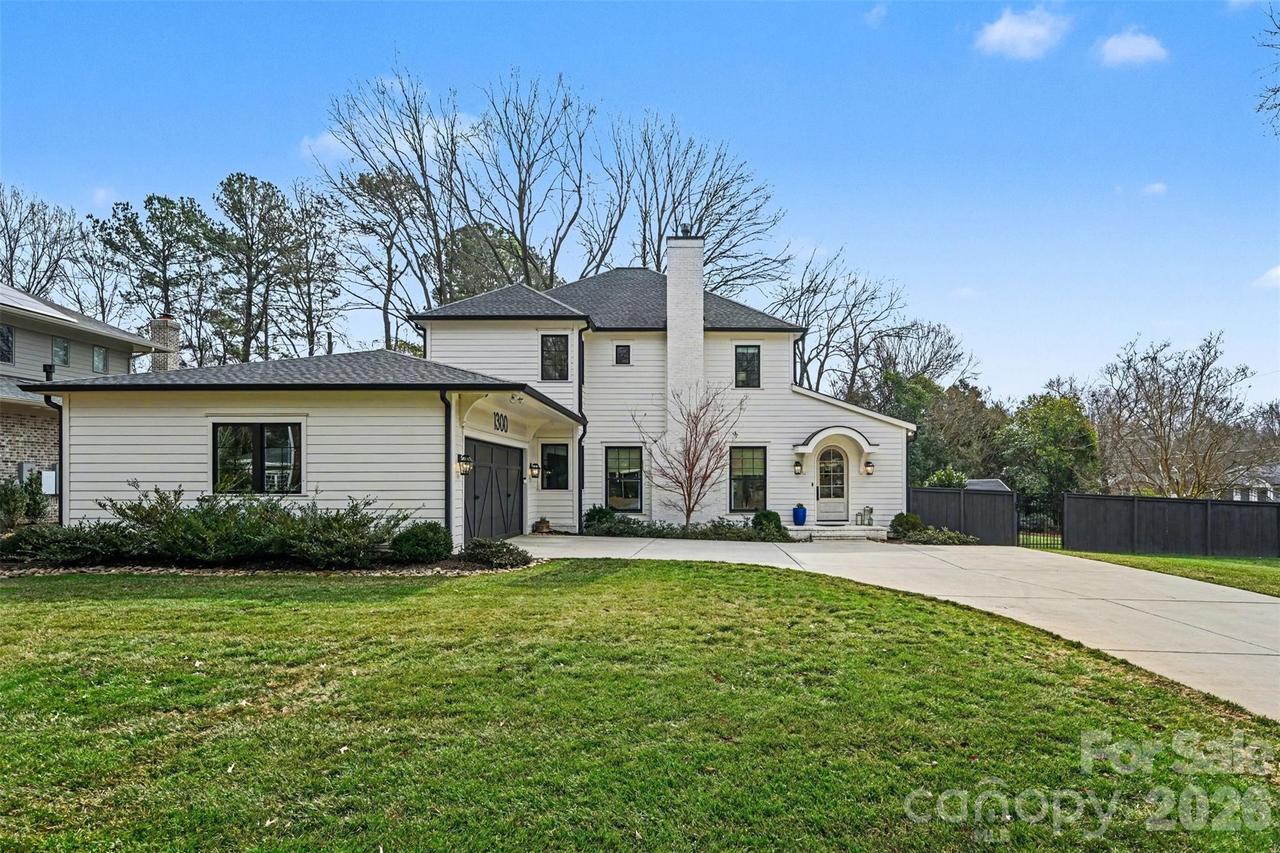 1300 Hazelhurst Ave., Charlotte, NC 28211