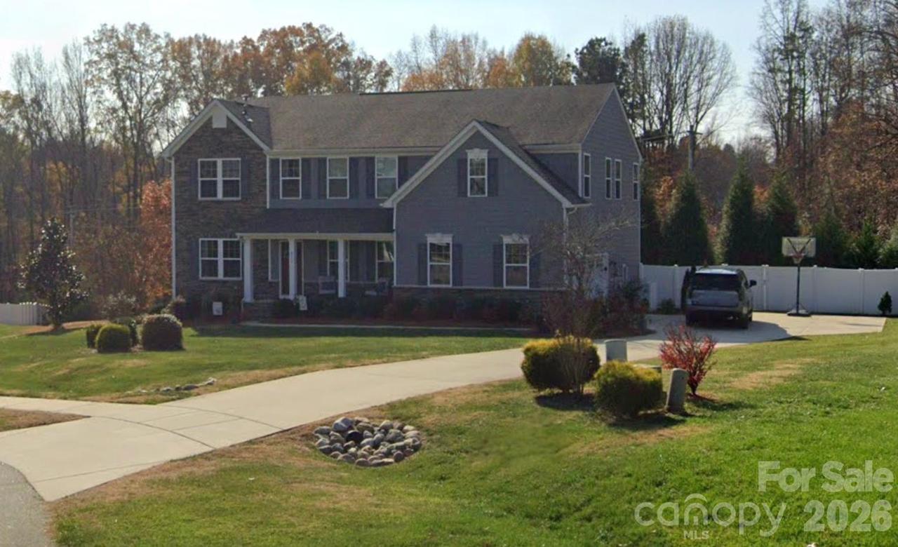 916 Manorwood Dr., Waxhaw, NC 28173