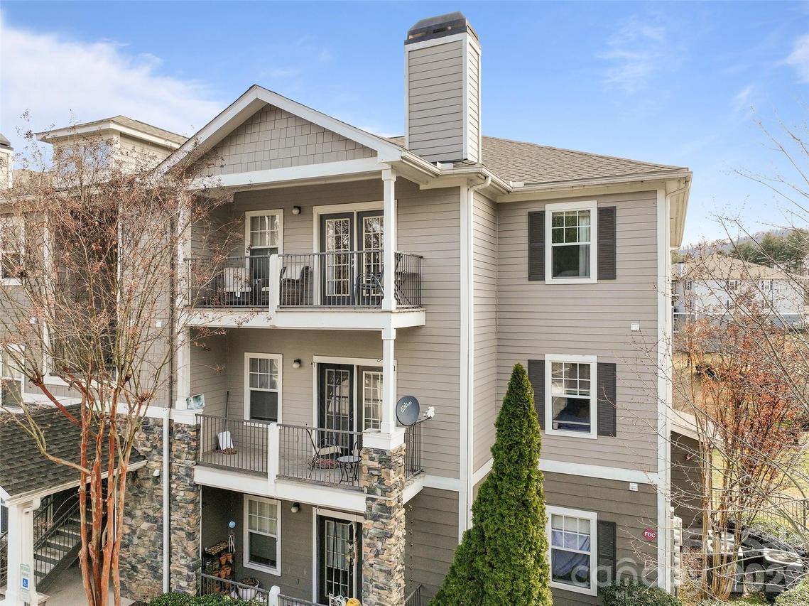 900 Vista Lake Dr. #301, Candler, NC 28715