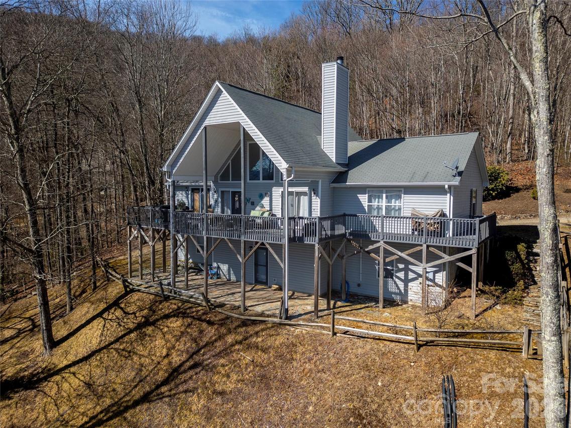 872 Mountainside Dr., Waynesville, NC 28786