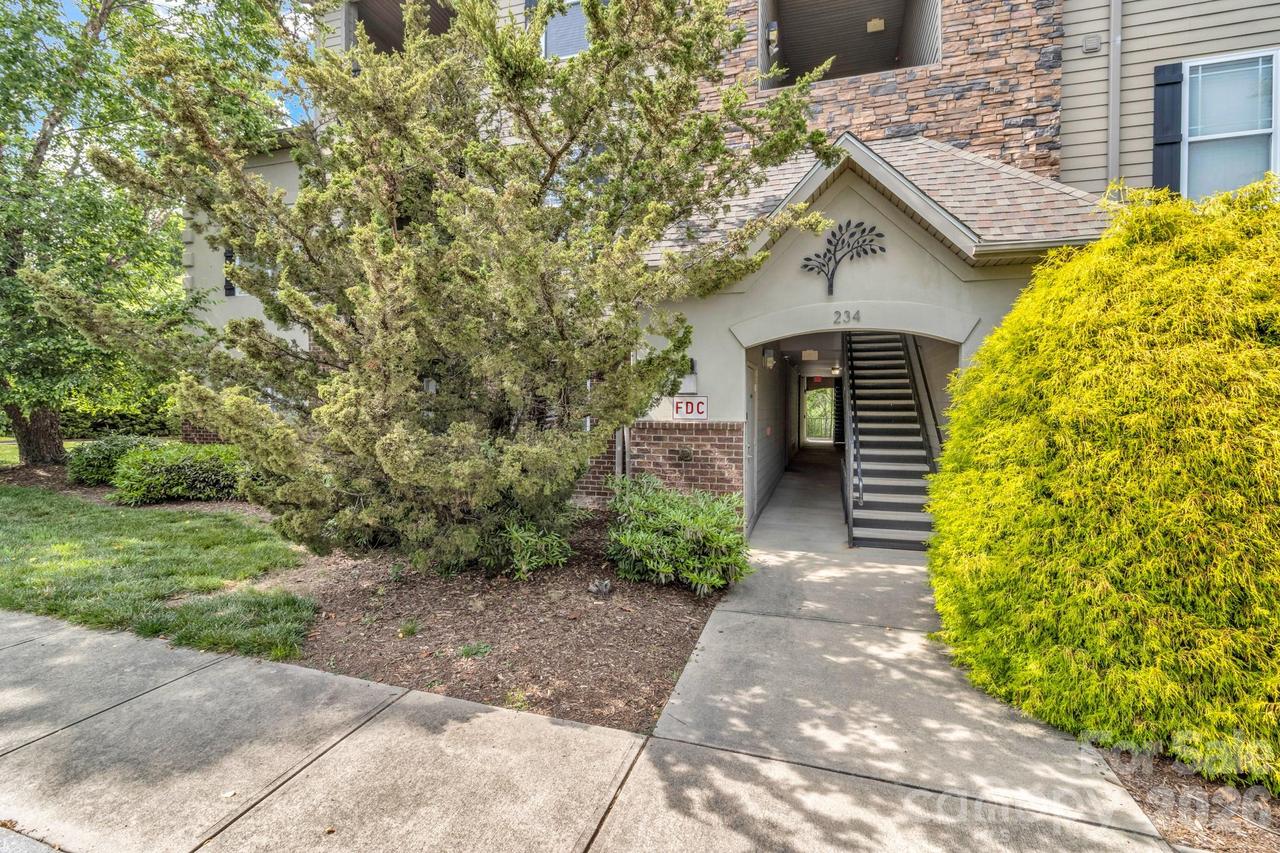 234 Brickton Village Cir., Fletcher, NC 28732
