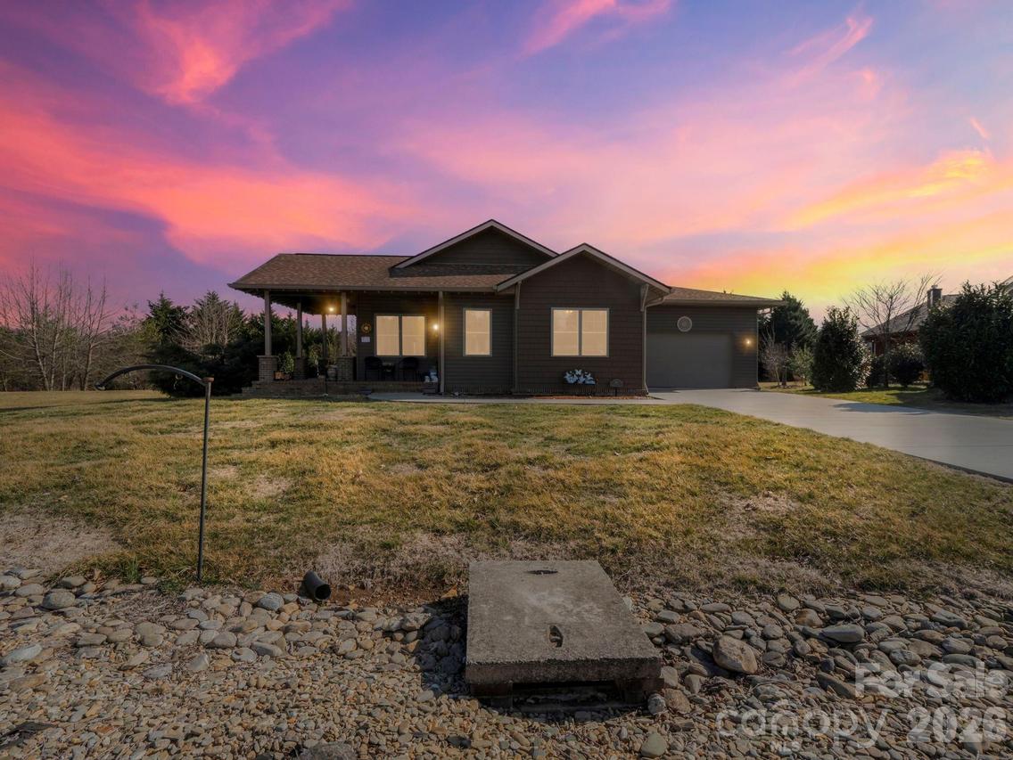 38 Winged Elm Ct., Hendersonville, NC 28739